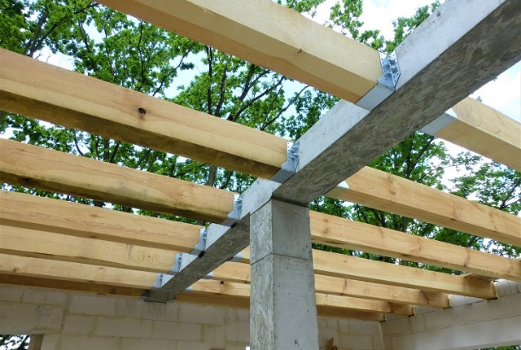 Jak Za Pomoca Konstrukcji Zelbetowej Wzmocnic Drewniany Strop Poddasza Pewny Cement